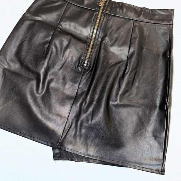 Choies Black Asymmetrical Mini Skirt - Picture 3 of 8